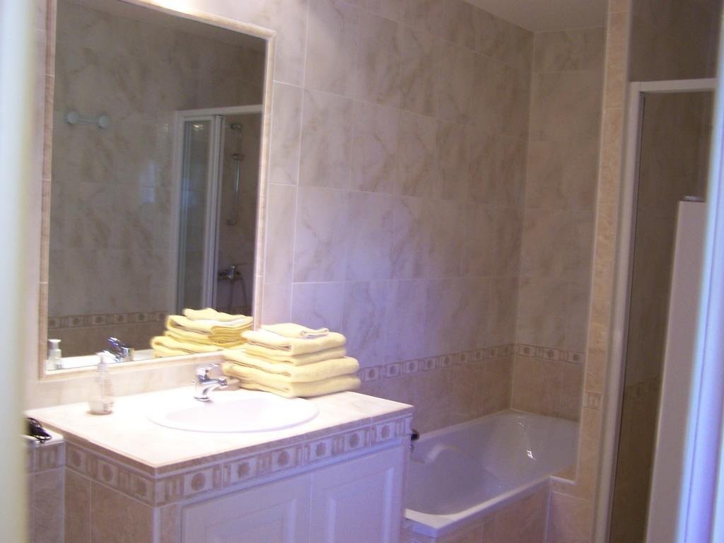Bed and Breakfast Les Cigales Charols Habitación foto